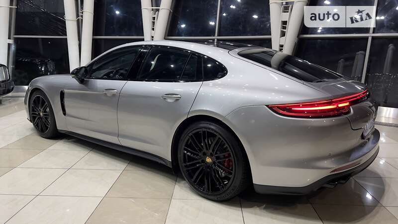 Фастбэк Porsche Panamera 2019 в Киеве