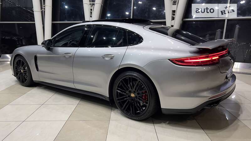 Фастбэк Porsche Panamera 2019 в Киеве