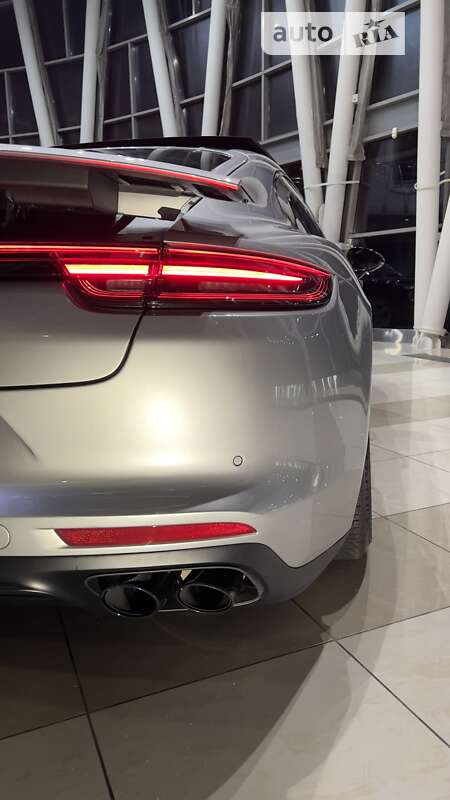 Фастбэк Porsche Panamera 2019 в Киеве