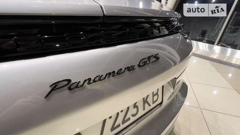 Фастбэк Porsche Panamera 2019 в Киеве