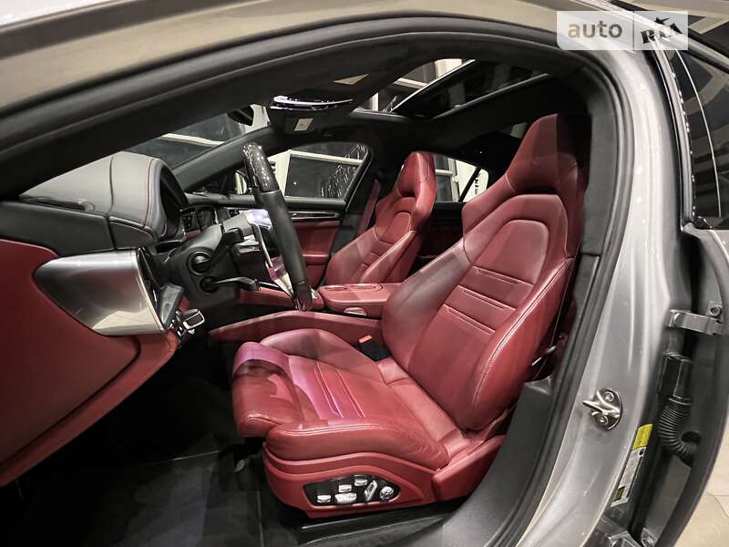 Фастбэк Porsche Panamera 2019 в Киеве