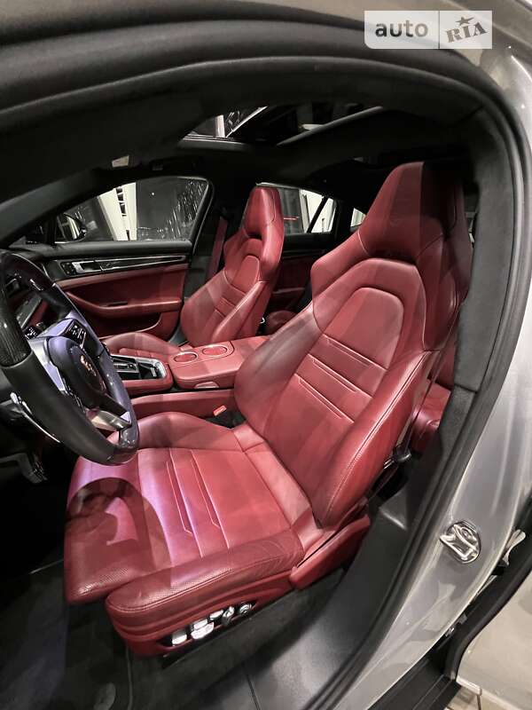 Фастбэк Porsche Panamera 2019 в Киеве