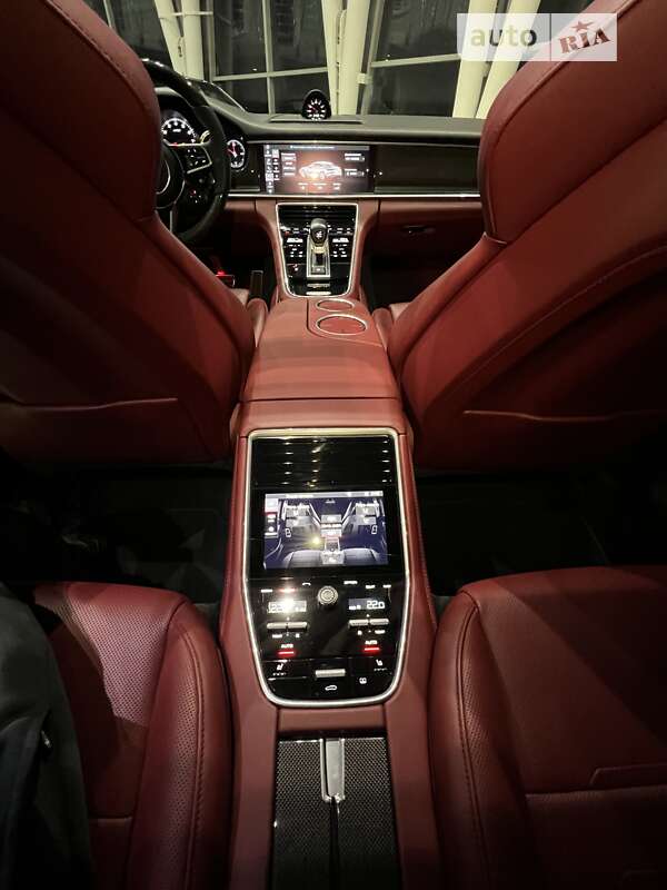Фастбэк Porsche Panamera 2019 в Киеве