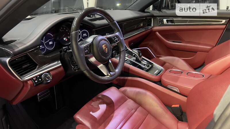 Фастбэк Porsche Panamera 2019 в Киеве