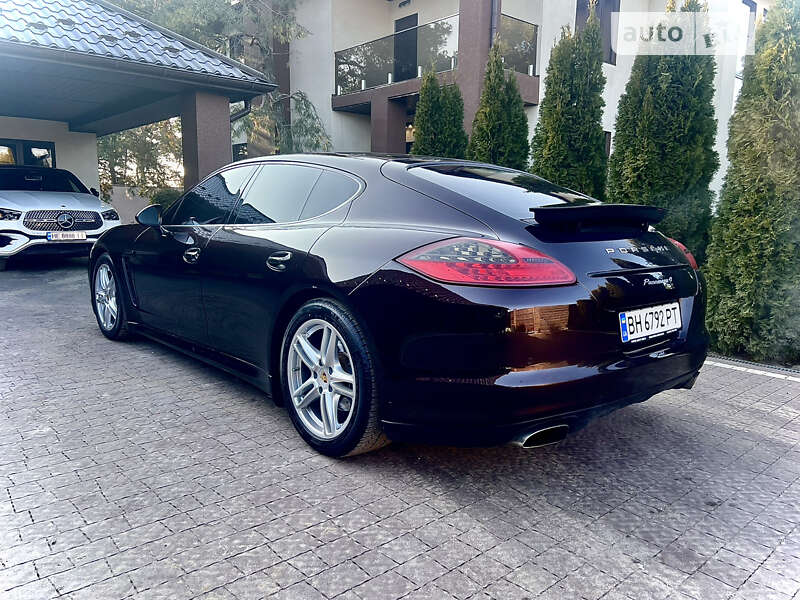 Фастбэк Porsche Panamera 2012 в Николаеве