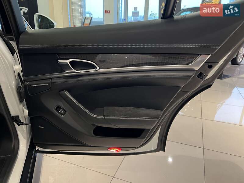 Фастбек Porsche Panamera 2012 в Києві фото 42 Фастбек Porsche Panamera 2012 в Києві
