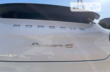 Фастбек Porsche Panamera 2013 в Рівному