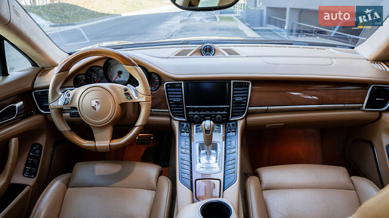 Фастбэк Porsche Panamera 2010 в Львове фото 17 Фастбэк Porsche Panamera 2010 в Львове