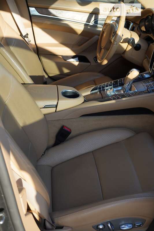 Фастбэк Porsche Panamera 2010 в Киеве фото 24 Фастбэк Porsche Panamera 2010 в Киеве