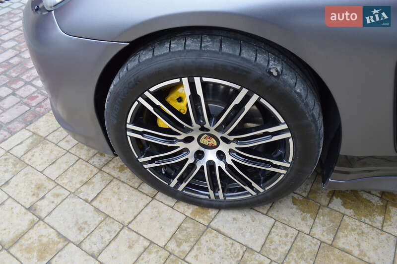 Фастбэк Porsche Panamera 2011 в Львове