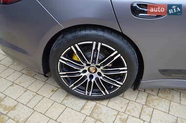 Фастбэк Porsche Panamera 2011 в 
