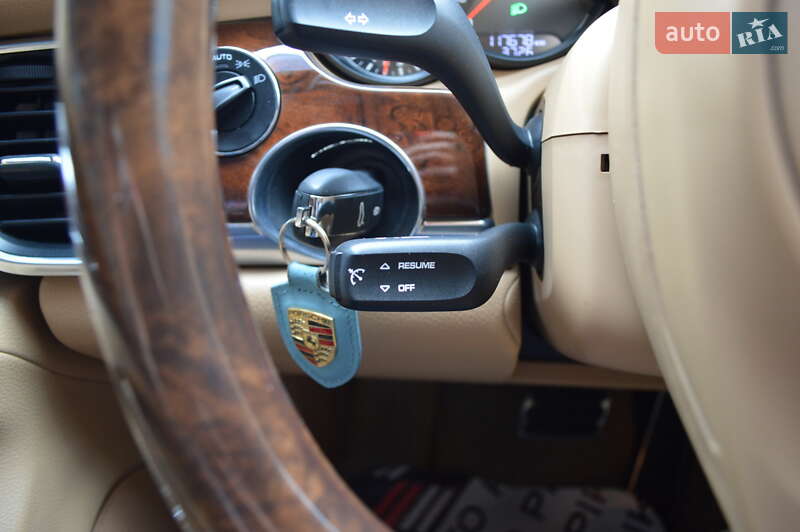 Фастбэк Porsche Panamera 2011 в Львове