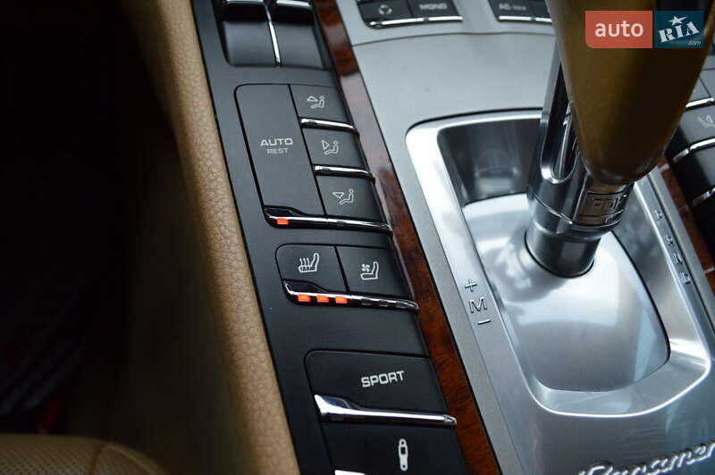 Фастбэк Porsche Panamera 2011 в Львове