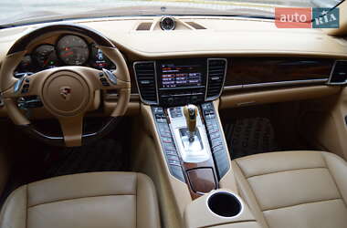 Фастбэк Porsche Panamera 2011 в 