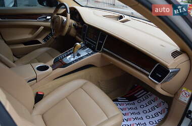 Фастбэк Porsche Panamera 2011 в 