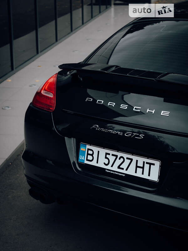 Фастбэк Porsche Panamera 2012 в Кременчуге