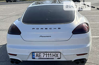 Фастбэк Porsche Panamera 2013 в Днепре