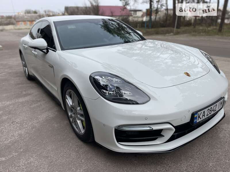 Фастбэк Porsche Panamera 2021 в Киеве