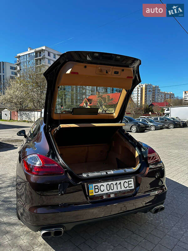 Фастбэк Porsche Panamera 2012 в Львове