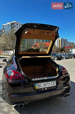 Фастбэк Porsche Panamera 2012 в 