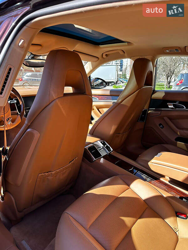 Фастбэк Porsche Panamera 2012 в Львове