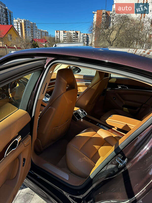 Фастбэк Porsche Panamera 2012 в Львове