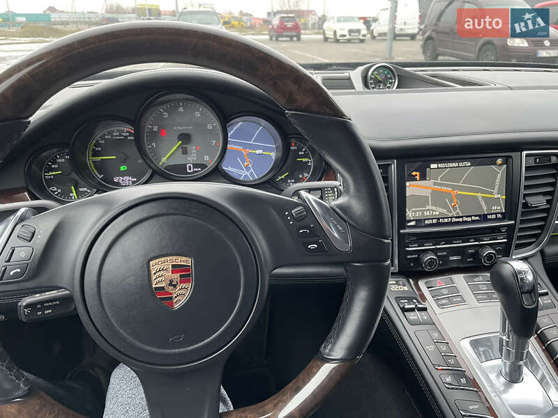 Фастбэк Porsche Panamera 2013 в Киеве