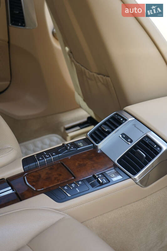 Фастбэк Porsche Panamera 2011 в Одессе