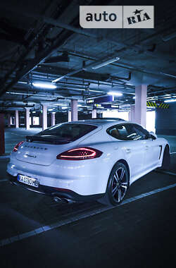 Фастбэк Porsche Panamera 2013 в Киеве