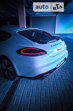 Фастбэк Porsche Panamera 2013 в Киеве