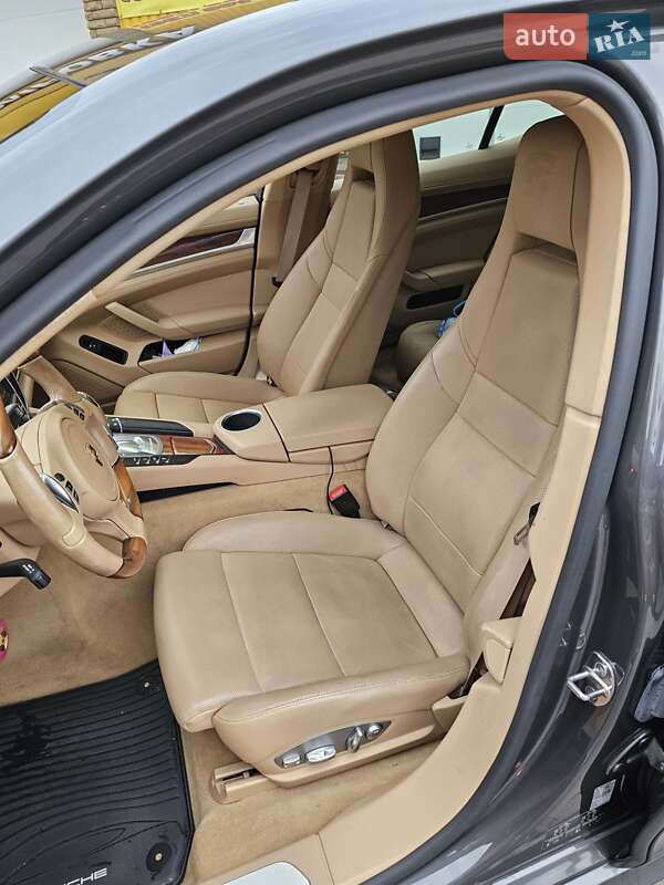 Фастбек Porsche Panamera 2013 в Черкасах