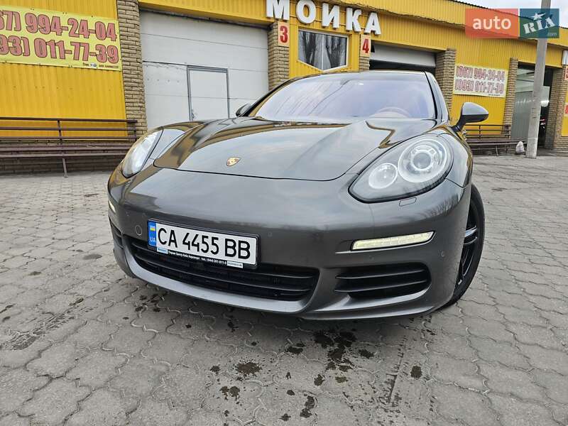 Фастбек Porsche Panamera 2013 в Черкасах