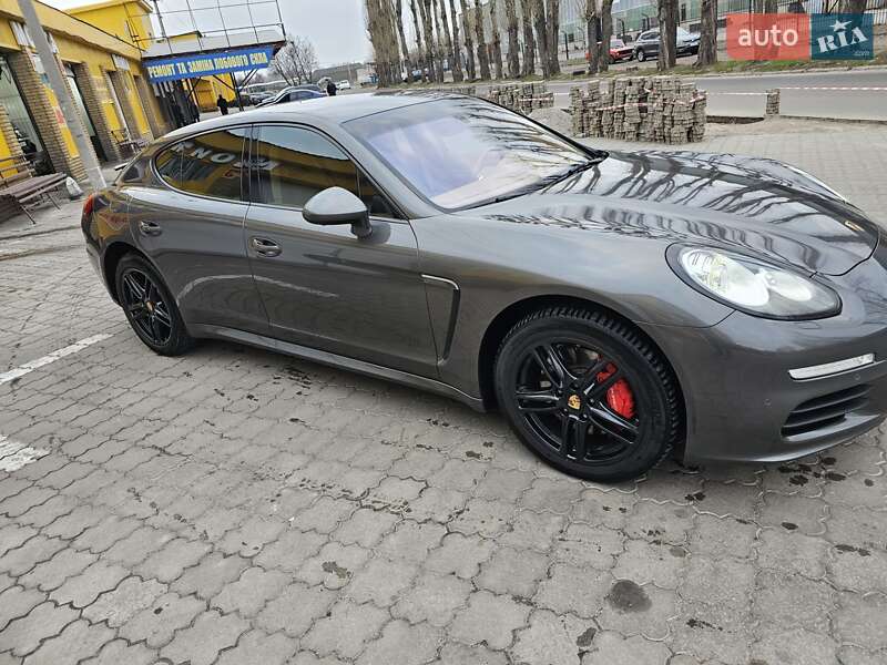 Фастбек Porsche Panamera 2013 в Черкасах