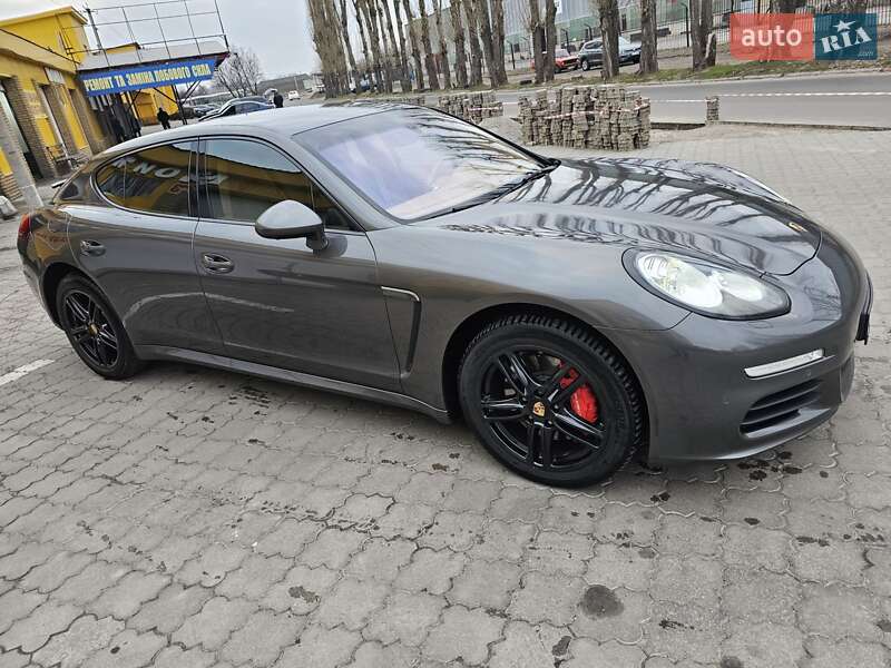 Фастбек Porsche Panamera 2013 в Черкасах
