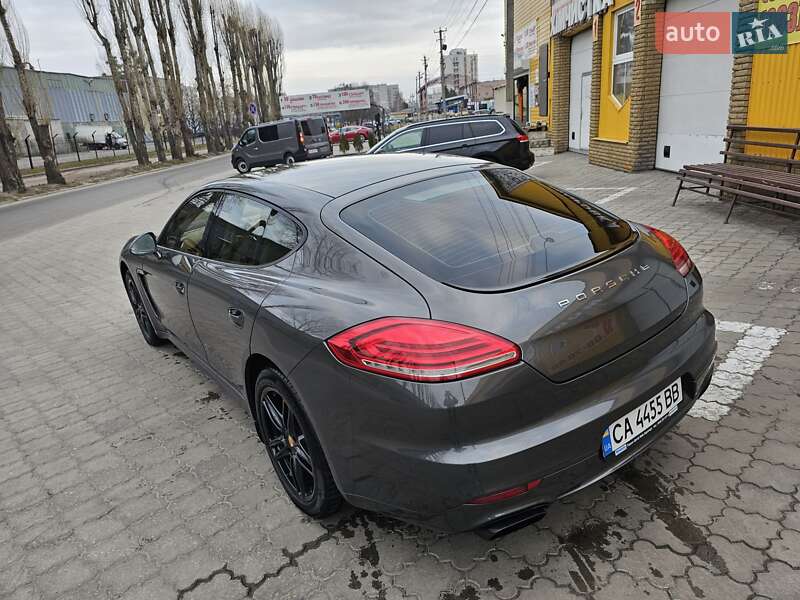 Фастбек Porsche Panamera 2013 в Черкасах