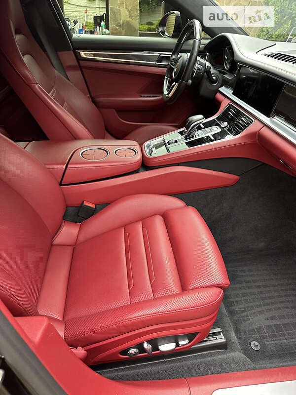 Фастбек Porsche Panamera 2017 в Дніпрі