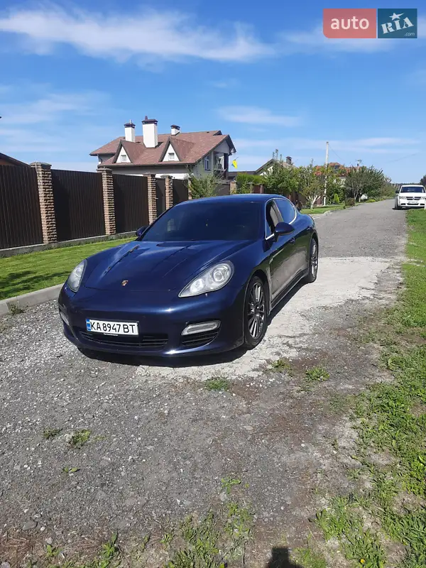 Фастбек Porsche Panamera 2011 в 