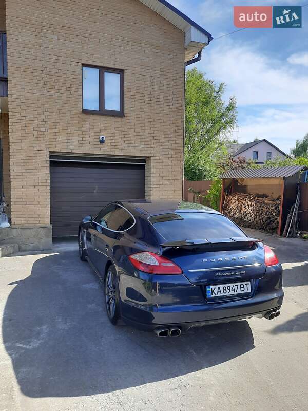 Фастбек Porsche Panamera 2011 в Києві