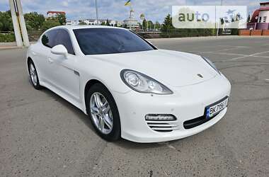 Фастбэк Porsche Panamera 2012 в Киеве