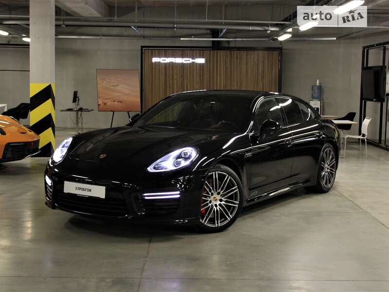 Фастбэк Porsche Panamera 2016 в Киеве