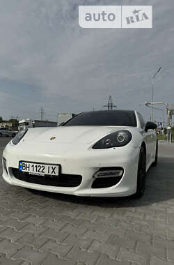 Фастбэк Porsche Panamera 2012 в Одессе
