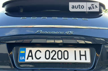 Фастбек Porsche Panamera 2011 в Володимир-Волинському