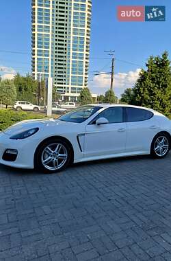 Фастбэк Porsche Panamera 2012 в Киеве