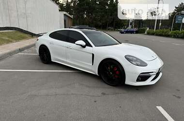 Фастбек Porsche Panamera 2018 в 