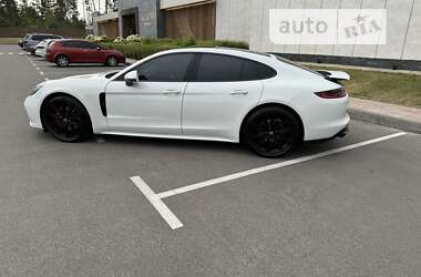 Фастбек Porsche Panamera 2018 в 