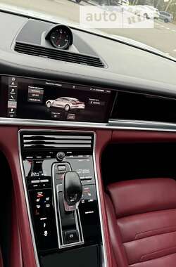 Фастбек Porsche Panamera 2018 в 