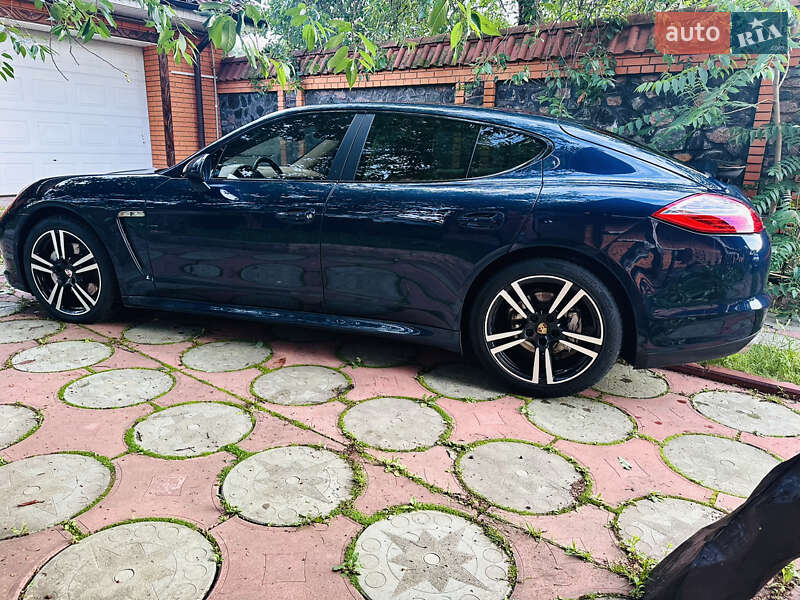 Фастбэк Porsche Panamera 2013 в Киеве