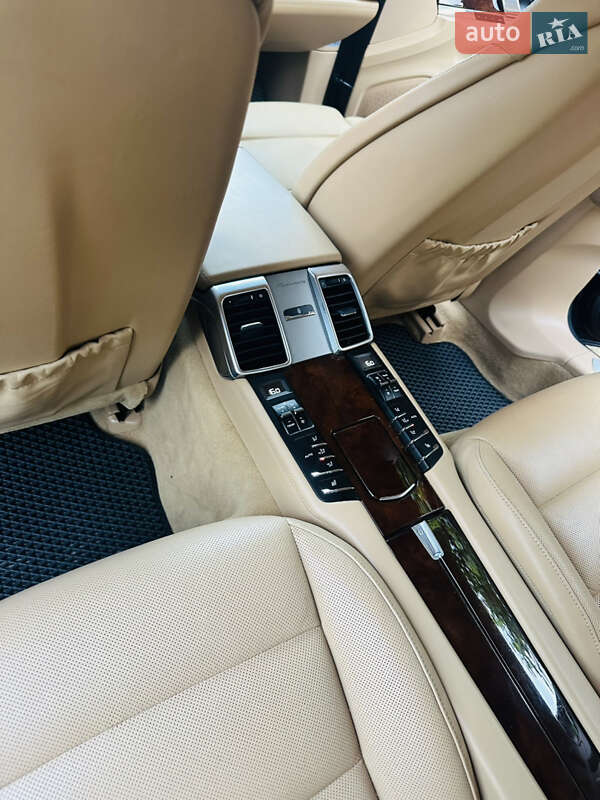 Фастбэк Porsche Panamera 2013 в Киеве