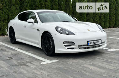 Фастбэк Porsche Panamera 2011 в Луцке