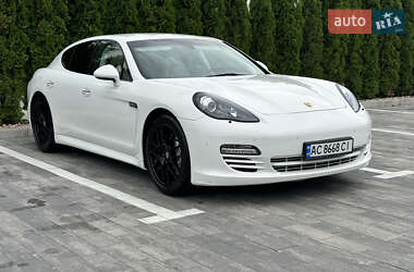 Фастбэк Porsche Panamera 2011 в 
